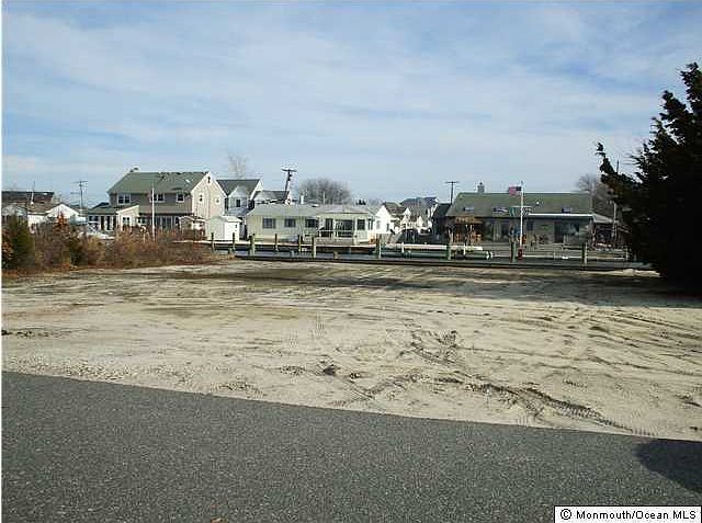 1st image of 601 Southend Avenue