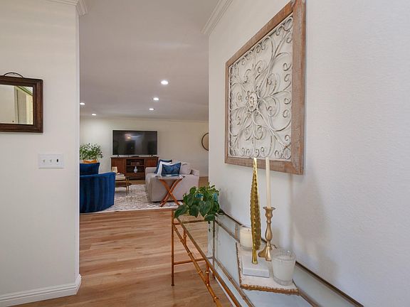 4th image of 389 Mockingbird Circle