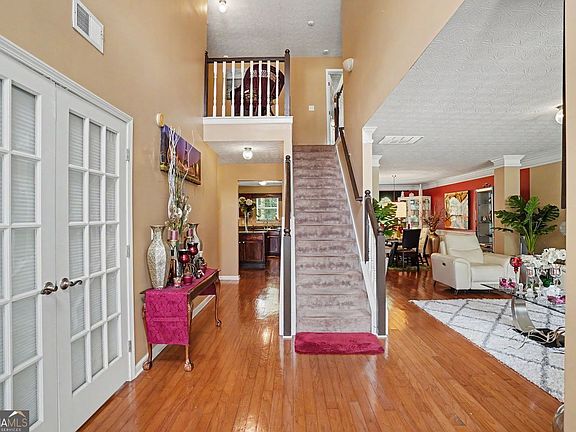 4th image of 266 Millstone Dr