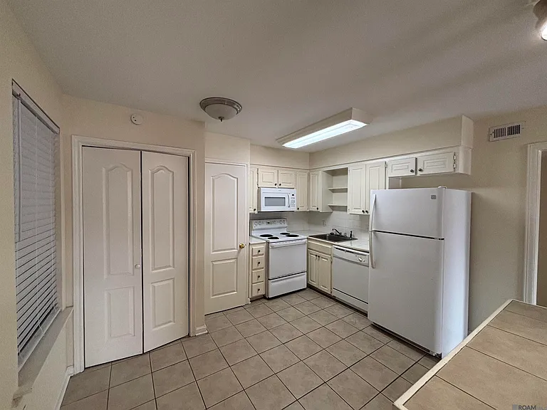 445 W Parker Blvd #3 — Photo 7