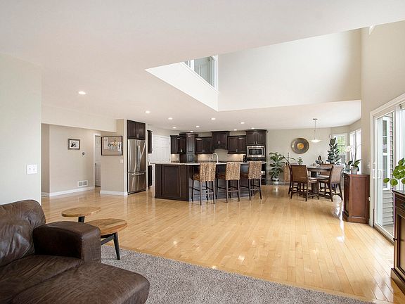 4th image of 2713 Woodbine Ave