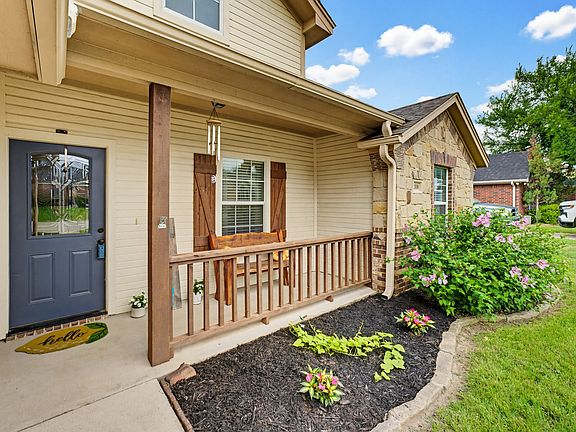 4th image of 2108 Ridgewood Dr