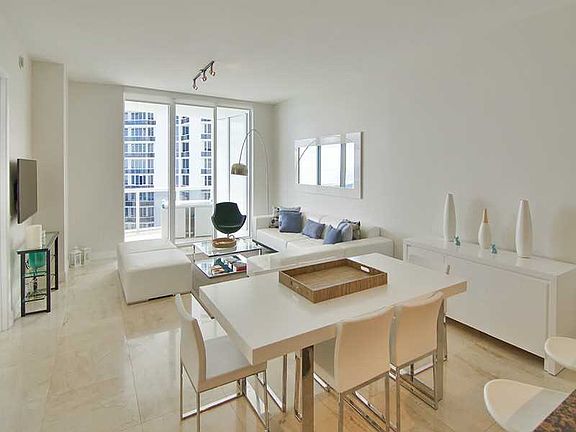 Trump Tower I #2402 - Photo 2