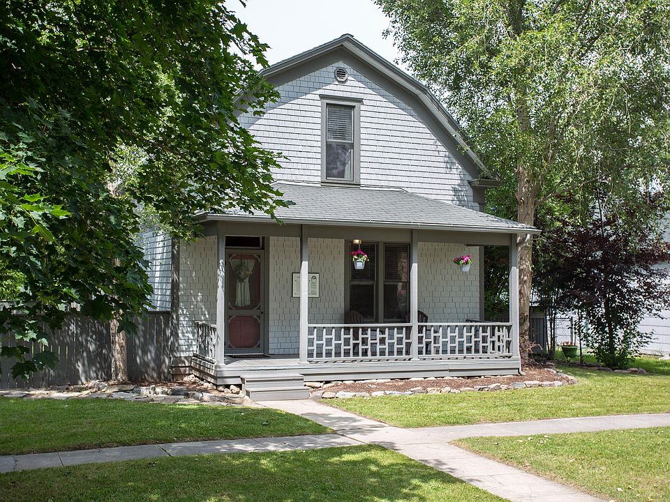 1st image of 113 College St