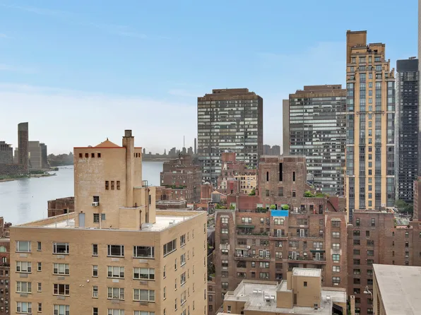 400 East 54th Street image 12 of 12
