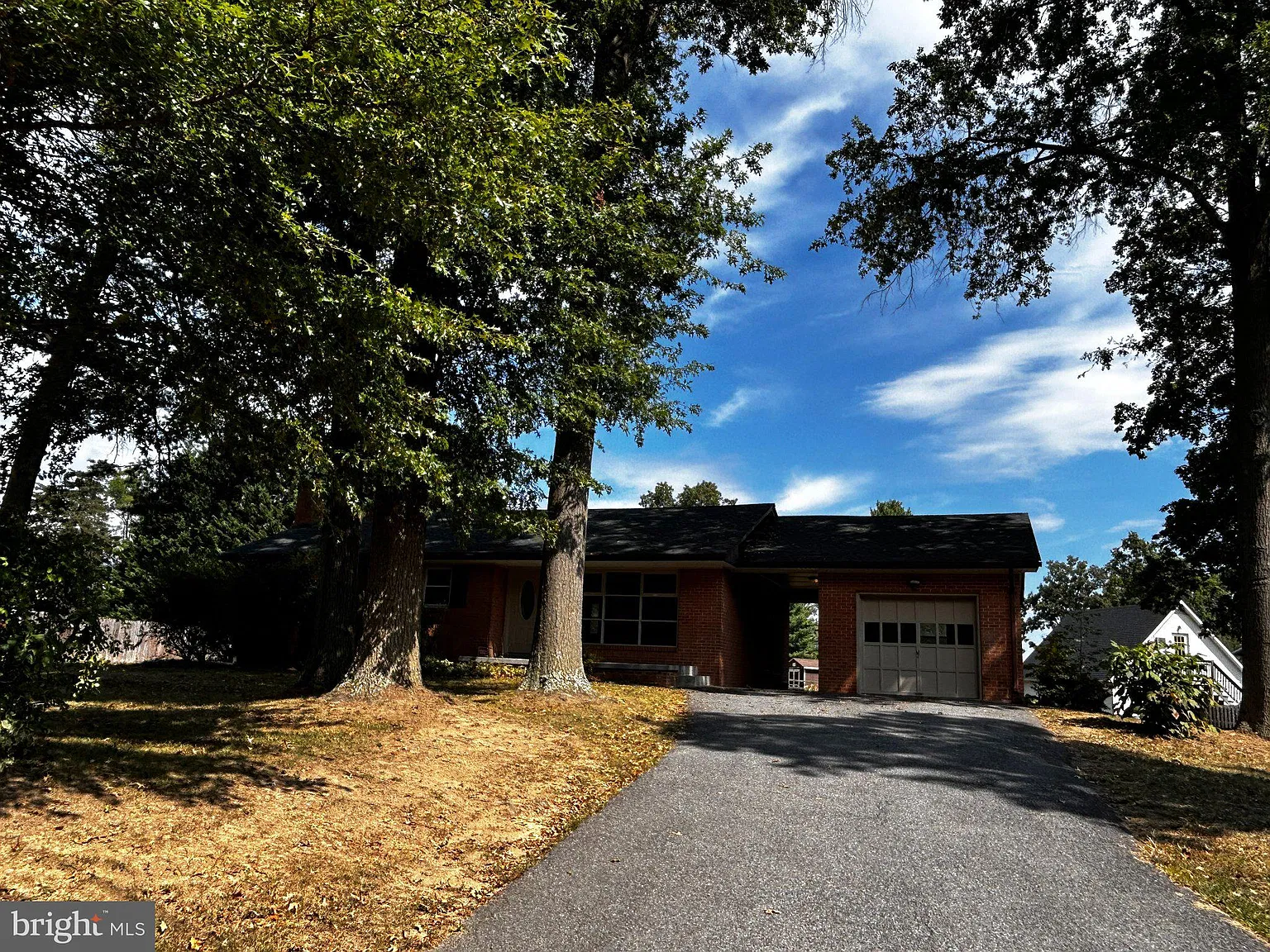 4 bed, 2.0 bath, 2366 sqft, $2,100 — Photo 2