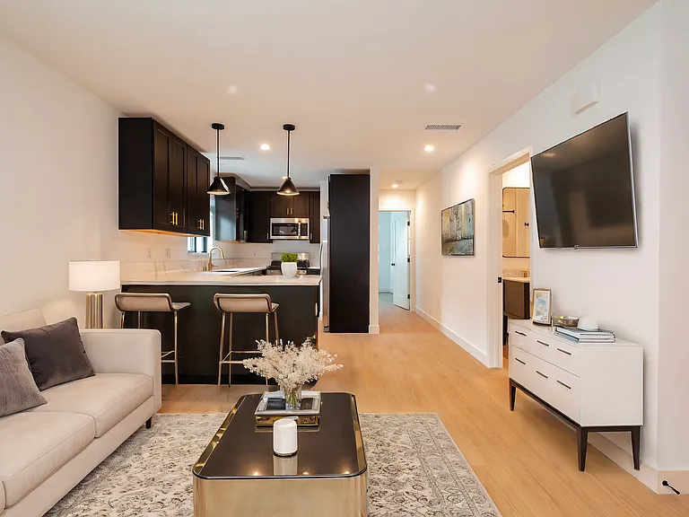 351 S Catalina St #353-1/2 — Photo 1