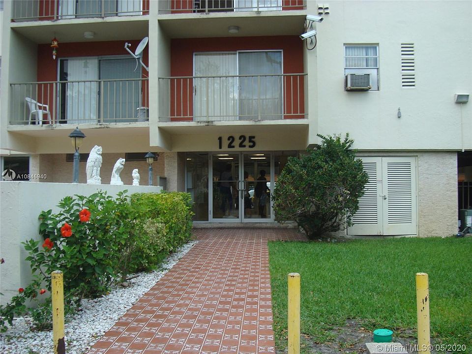 1st image of 1225 NE 124th St APT 27A