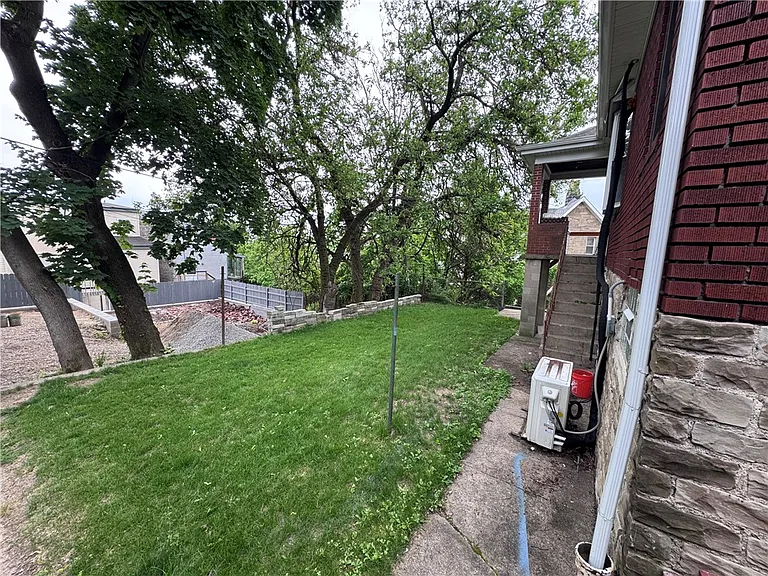 1524 Warren St — Photo 4