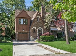 461 Uvedale Rd, Riverside, IL 60546