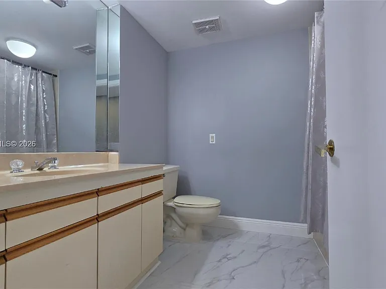 3610 Yacht Club Dr #615 — Photo 11