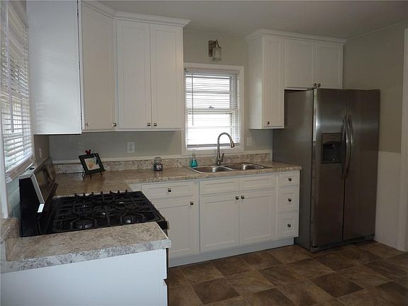 3rd image of 517 Montpelier Ave