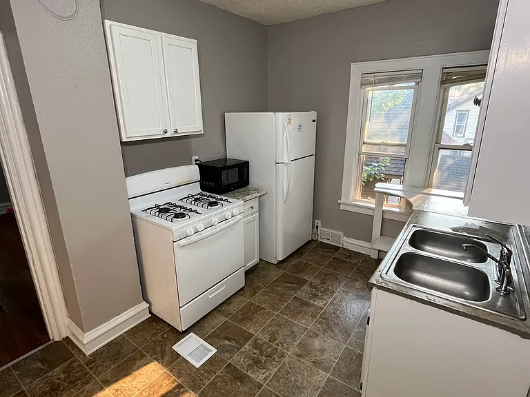 505 Beaumont St — Photo 4