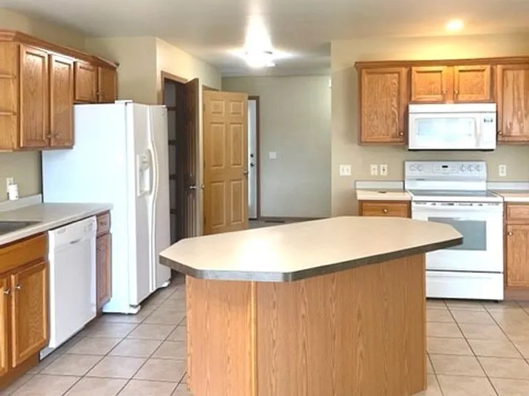 3566-3572 E Meadows Pl — Photo 20
