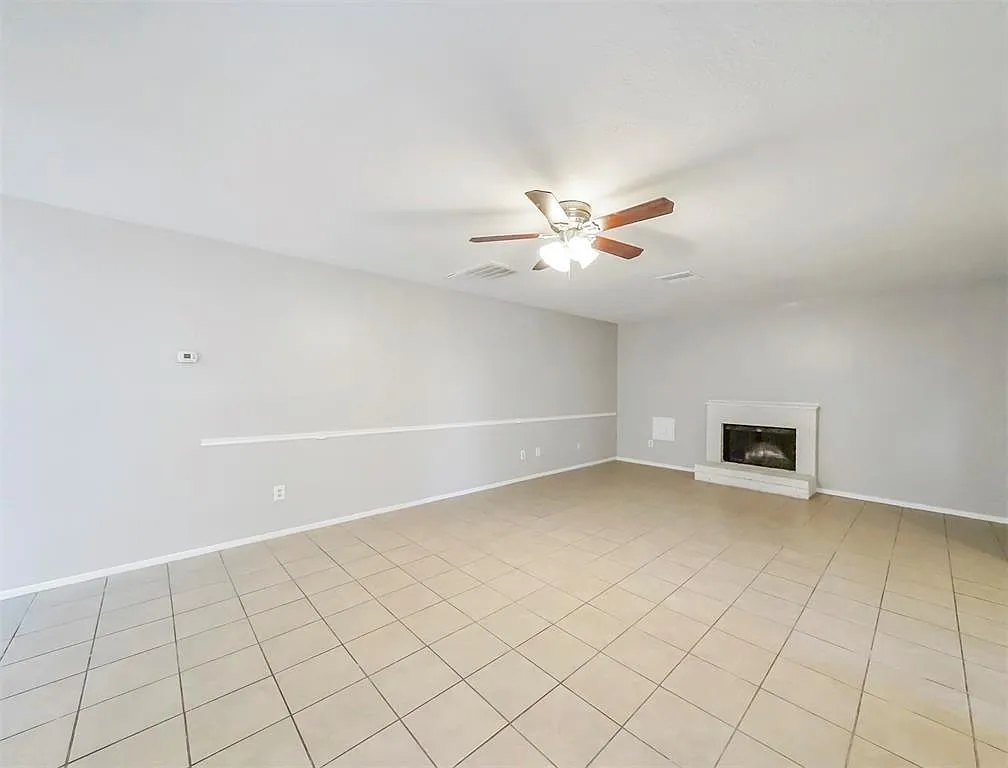3 bed, 2.5 bath, 1700 sqft, $1,795 — Photo 4