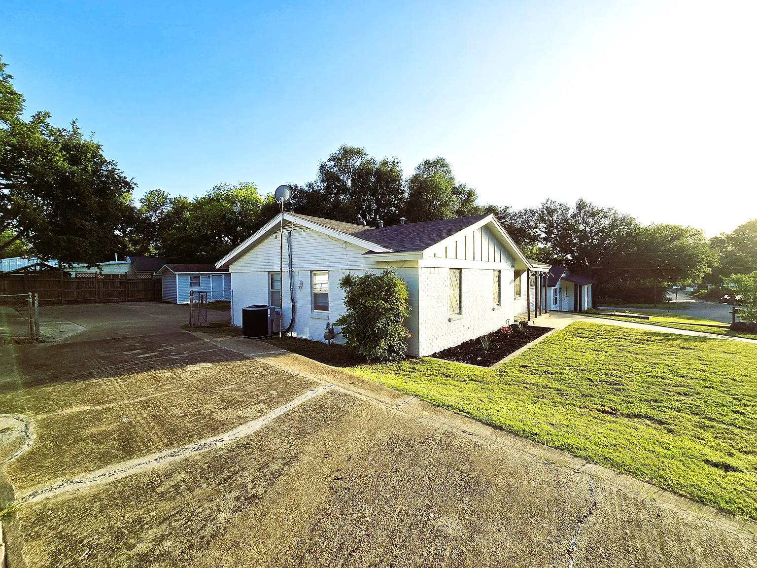3 bed, 1322 sqft, $1,800 — Photo 2
