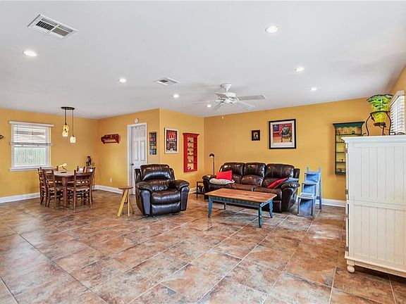 2nd image of 2929 Penwood Dr
