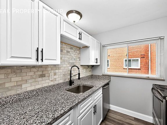 3rd image of 3139 Beaver Ave APT 4