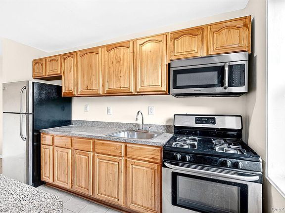 5th image of 10 Davenport Avenue #1F