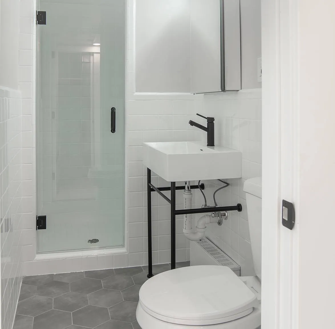 Connecticut House Apartments — Photo 3