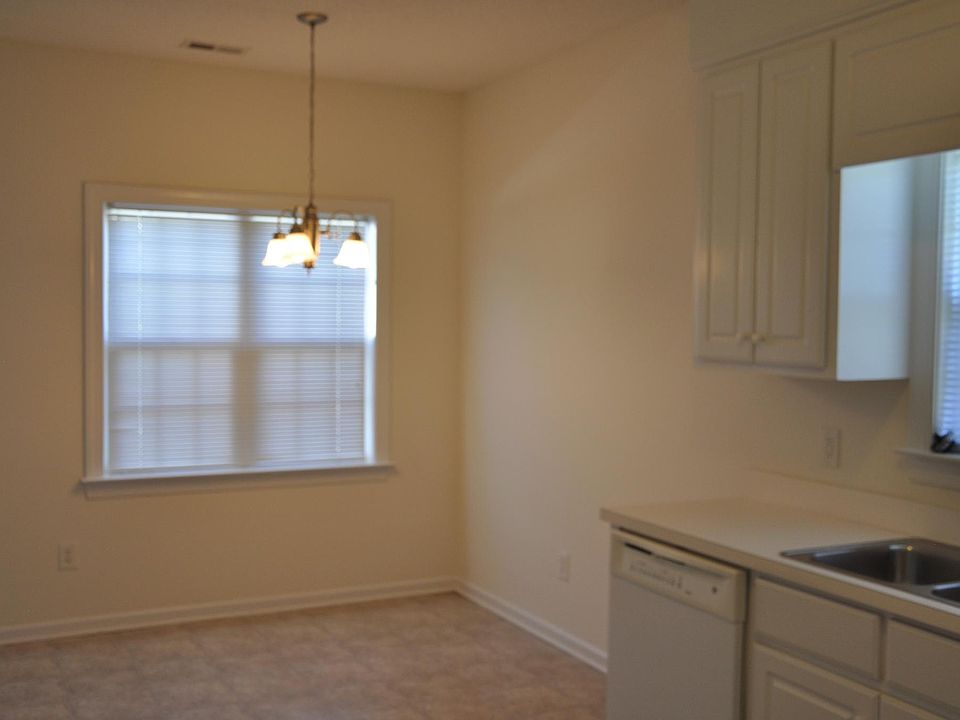 2nd image of 1744 Parkridge Rd