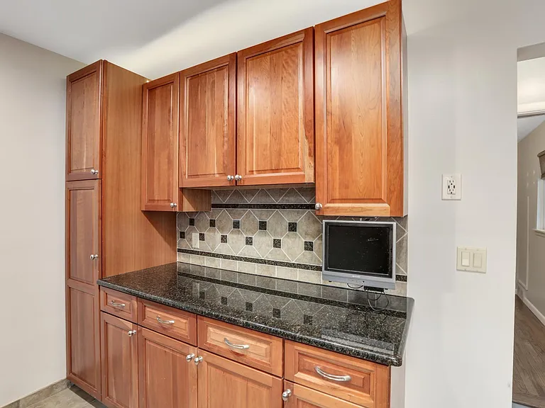 22826 Frederick Ave — Photo 10