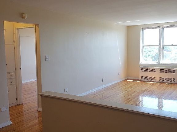 2nd image of 465 E 7th St APT 2L