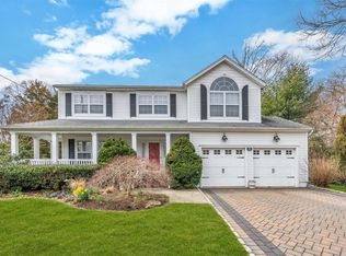 523 Lombardy Blvd, Brightwaters, NY 11718