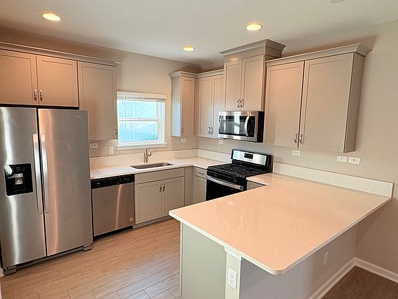 3rd image of 308 Bermudez Way