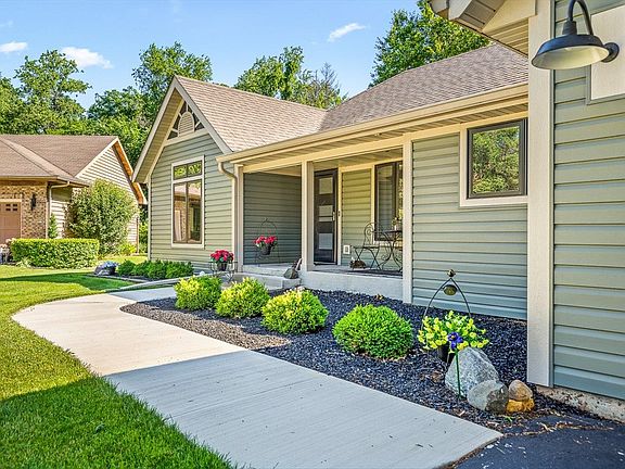 5th image of 117 Centralia Pl NE