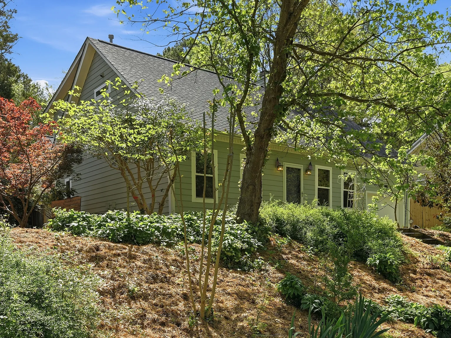 4 bed, 2.5 bath, 2450 sqft, $2,795 — Photo 3