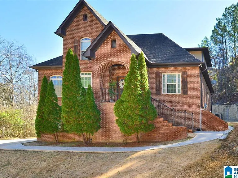 221 Castlehill Dr — Photo 1