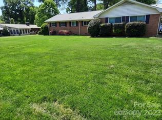 2410 Mary Ann Dr, Charlotte, NC 28214