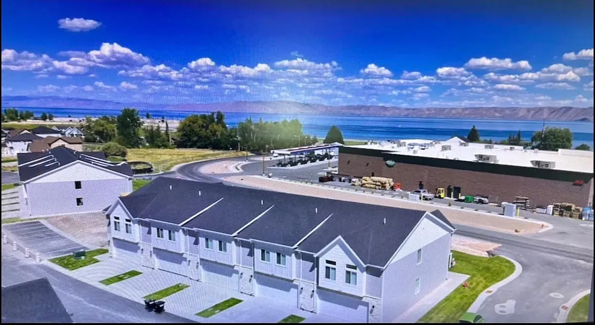 Building Photo - W Wysteria Dr