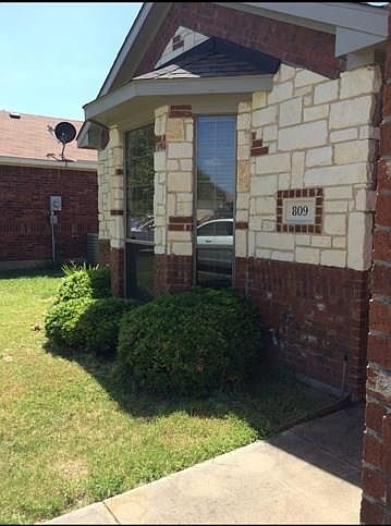 1st image of 809 Brandon Dr