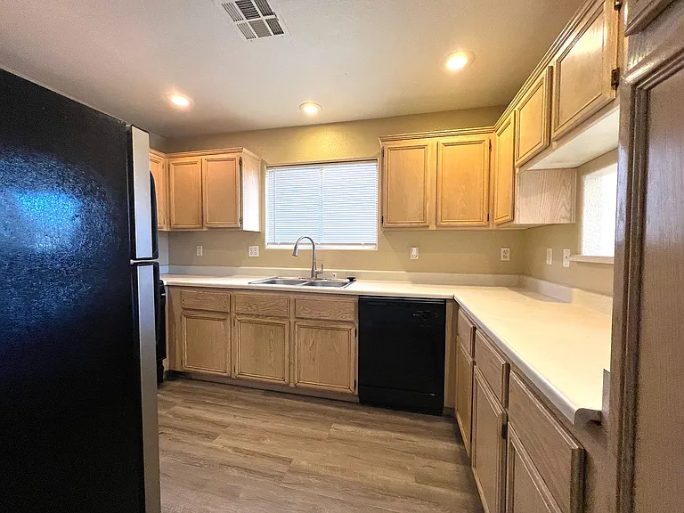 5555 Leaning Oak Ave — Photo 7