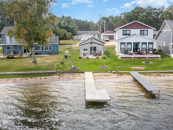 3rd image of 5720 Lake Shore Dr