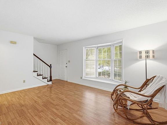4th image of 405 Herndon Dr