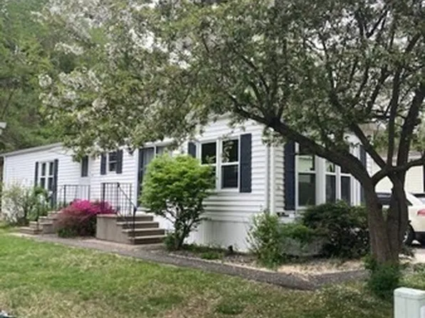 10 Parkwood Dr, West Springfield, MA 01089