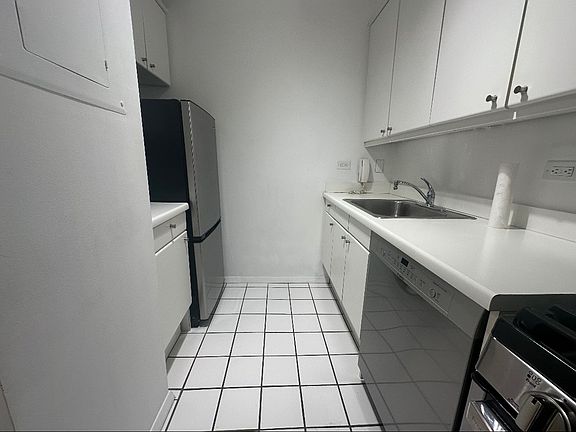 5th image of 106 Central Park S #C12
