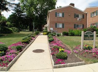 333 N Bishop Ave, Clifton Heights, PA 19018