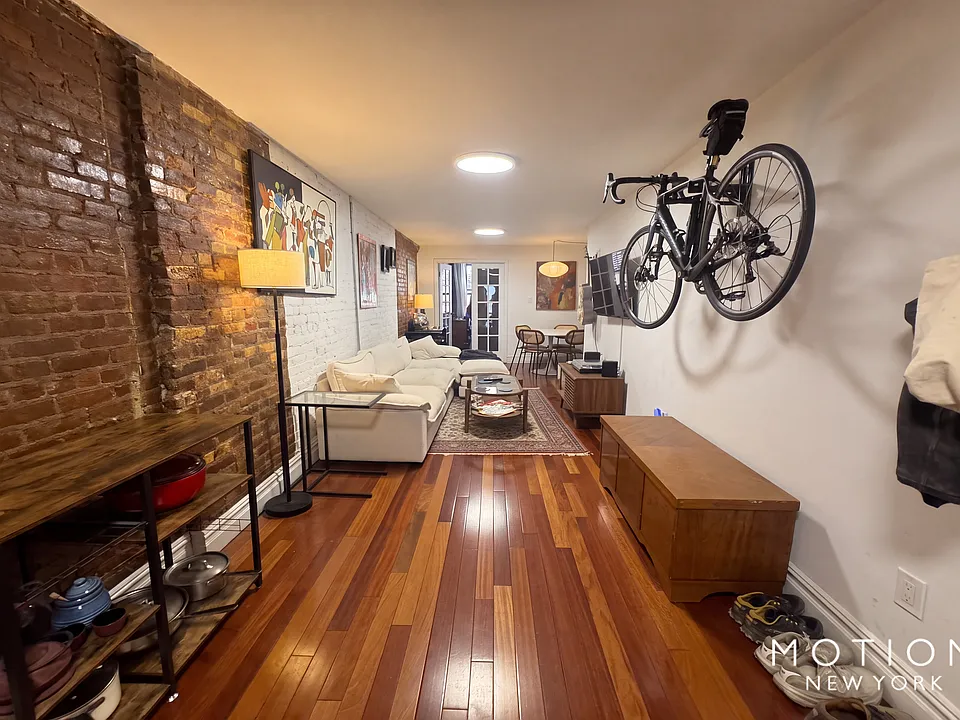 114 E 4th St #1