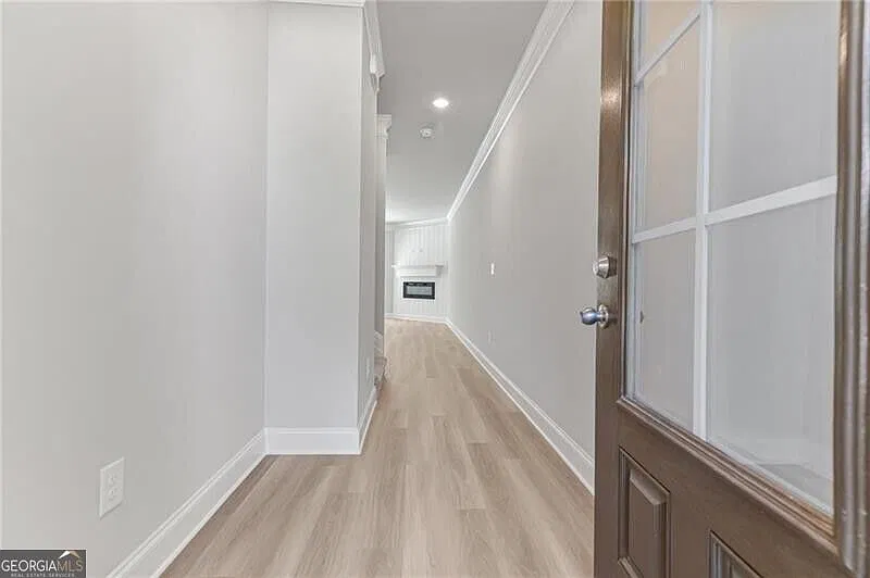 3 bed, 2.5 bath, 2000 sqft, $1,999 — Photo 3