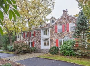 27 Trotters Ln, Mahwah, NJ 07430