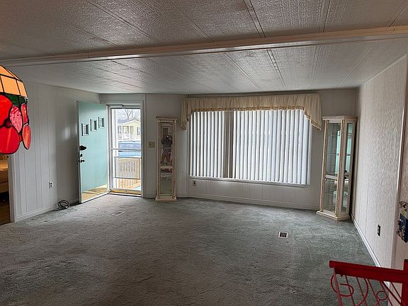 5th image of 305 Jean Bradley Cir
