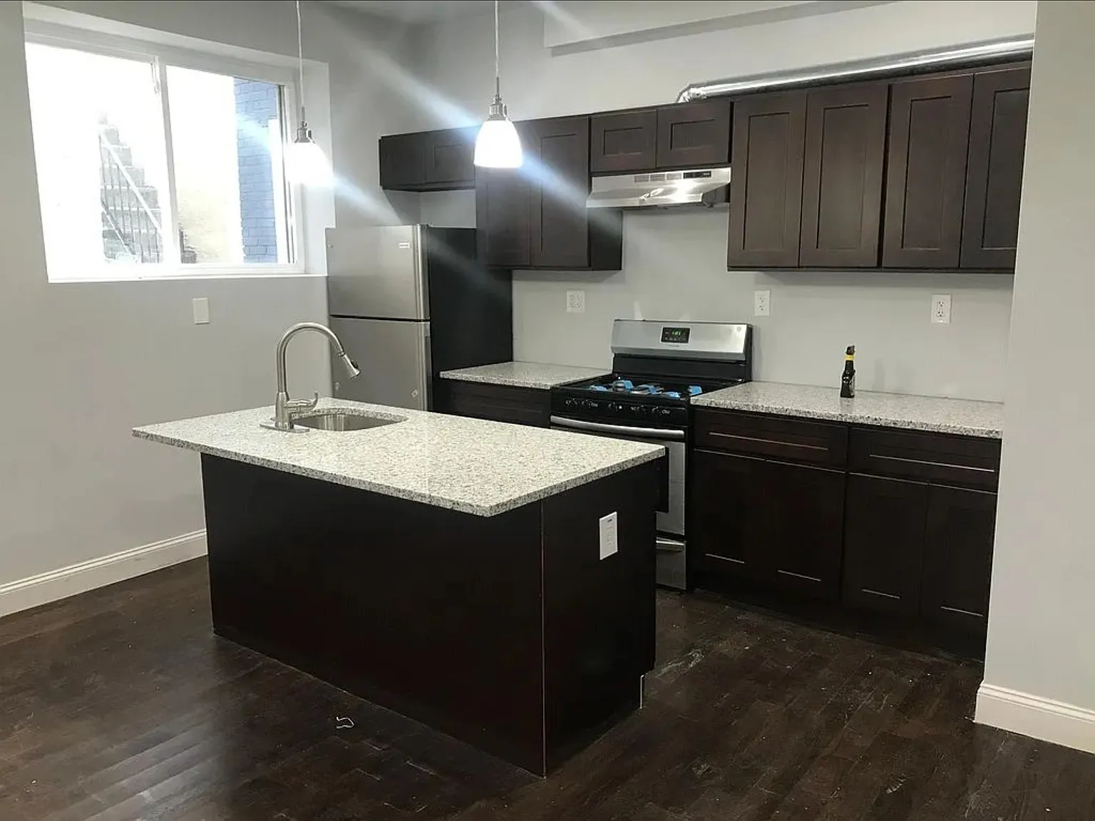 3 bed, $2,050 — Photo 2