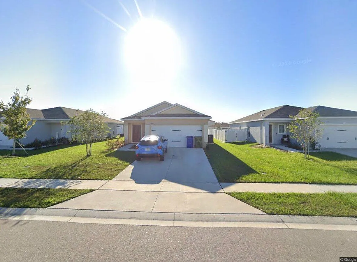 3 bed, 1317 sqft, $1,900 — Photo 1