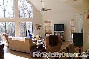 Living room : looking the kitchen