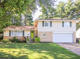 146 Meadow Dr, Elyria, OH