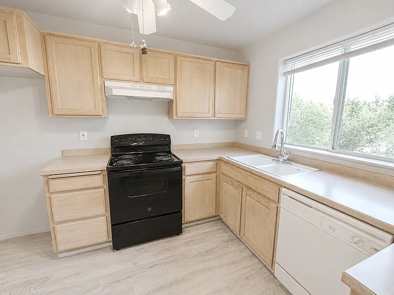 2950 NE Nikki Ct #D — Photo 3